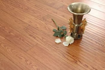 實木地板的優(yōu)缺點，實木地板如何選購
